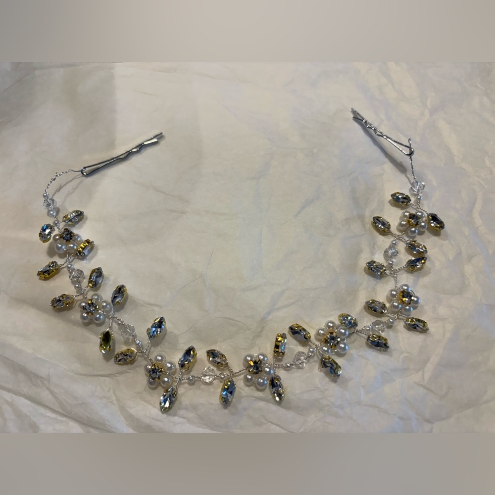 Elegant Floral Crystal Hairband